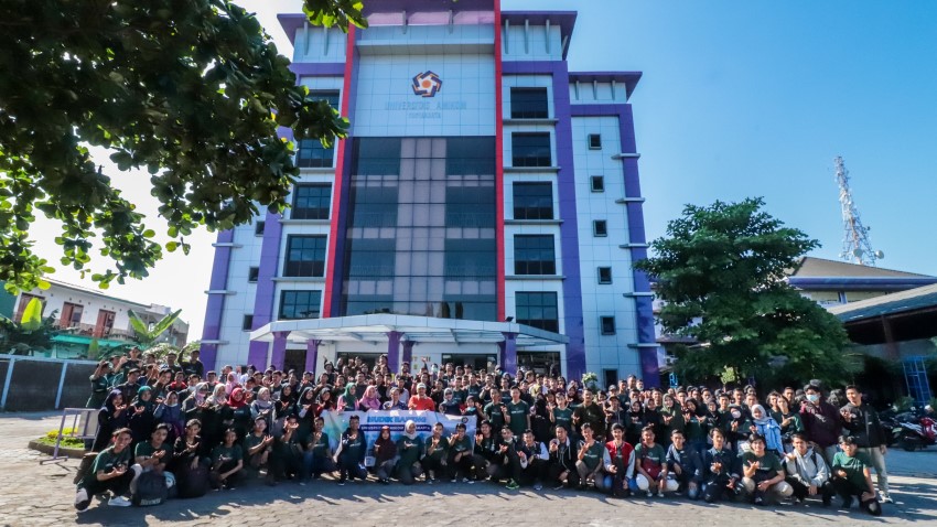 343 orang Mahasiswa dan alumni Universitas Amikom Yogyakarta mengikuti agenda mudik bareng ke Sumatera, NTB, NTT, dan Sulawesi 27 Mei 2019. Diposting oleh humas