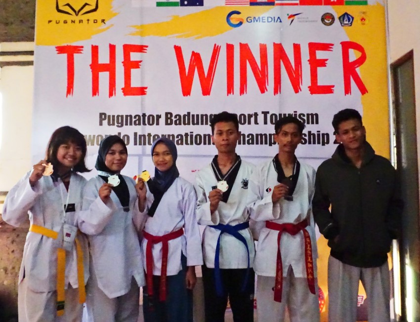 UKM Taekwondo Amikom meraih 5 medali dalam event kejuaraan Internasional Pugnator Badung Sport Week Open International Championship 2019