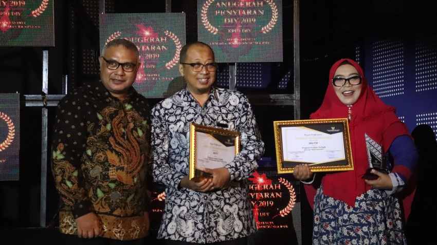RBTV dan MQFM berhasil meraih penghargaan sebagai Program Feature TV dan Radio Terbaik dalam Anugerah Penyiaran DIY 2019