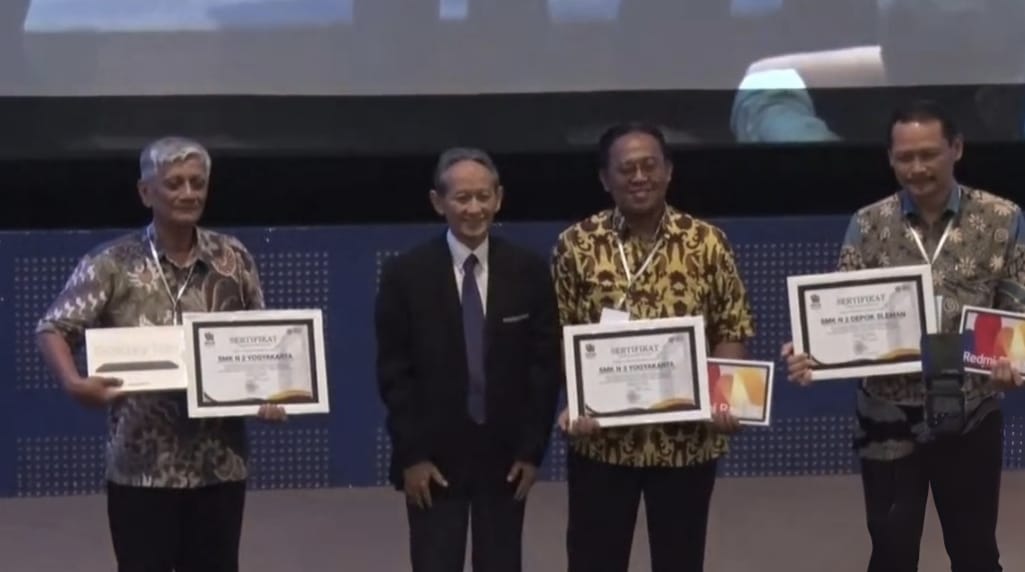 Universitas AMIKOM Yogyakarta Berikan Apresiasi kepada Tiga Sekolah dengan Jumlah Mahasiswa Terbanyak