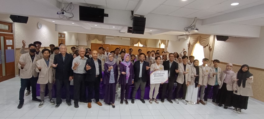 53 mahasiswa Amikom Terima Beasiswa Mahasiswa Berprestasi