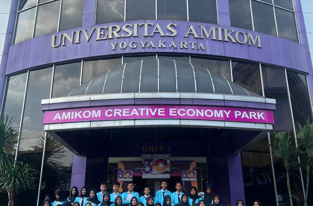 Kunjungan SMK Negeri 3 Banjar ke Universitas Amikom Yogyakarta